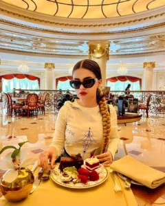 Avneet Kaur Share Dubai Pics